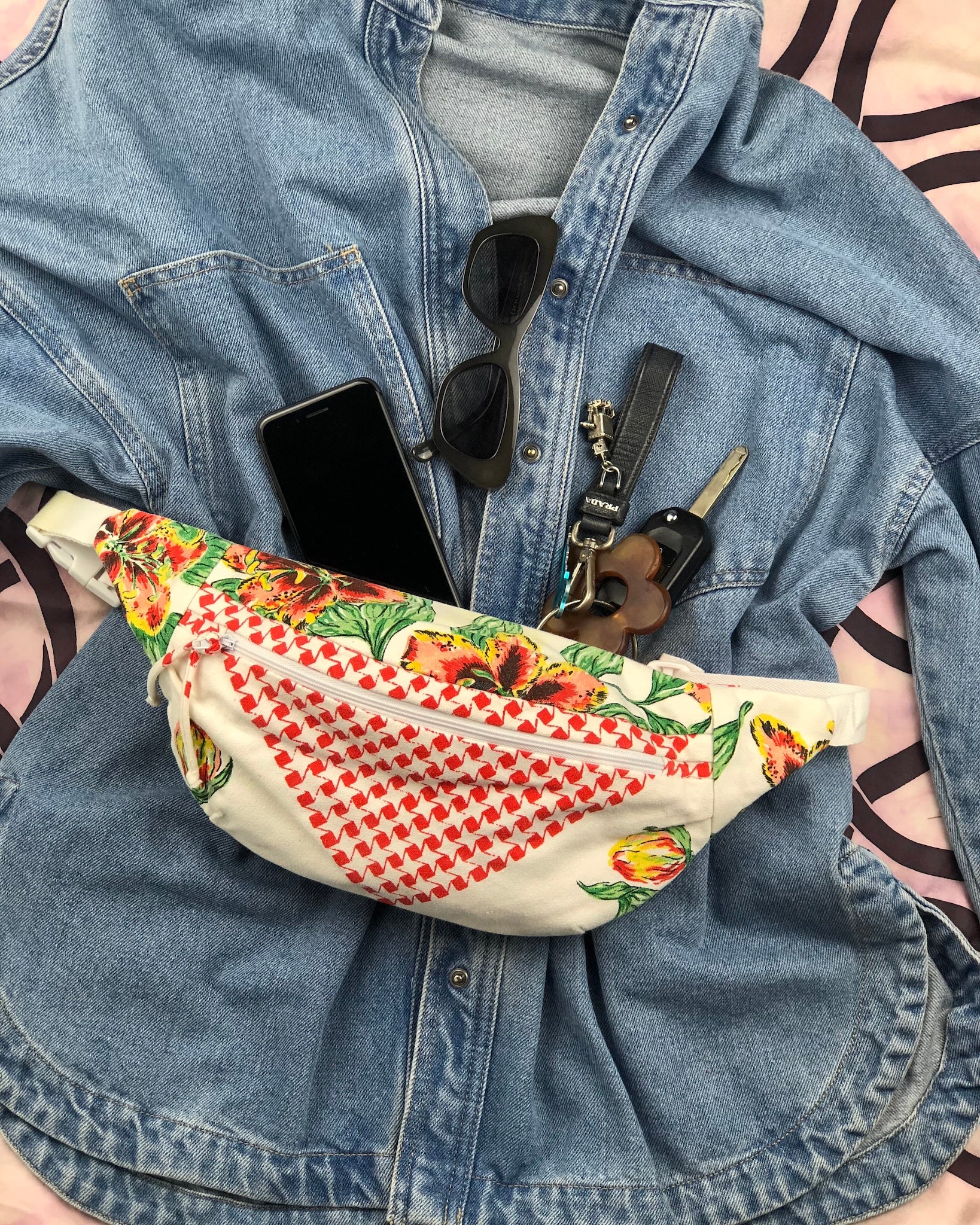 How to wear a bumbag with a casual denim jacket and dark sunglasses